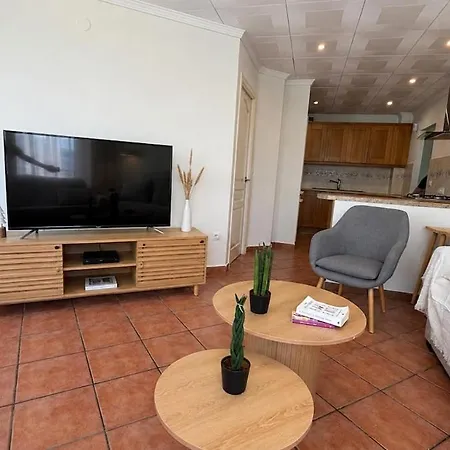 Bright, Renovated 200 M From The * Calp