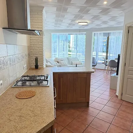 Bright, Renovated 200 M From The Apartment