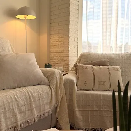 Bright, Renovated 200 M From The Apartment *